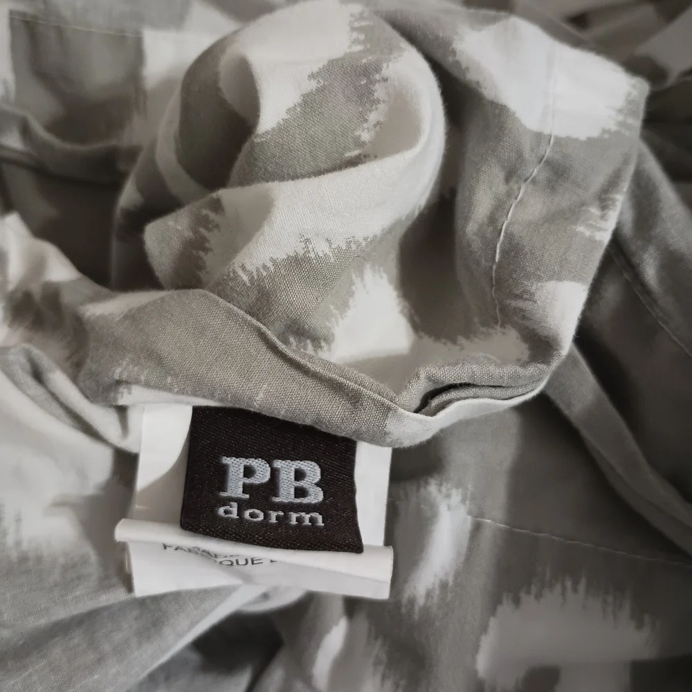 PB Dorm Pottery Barn Gray Patterned Duvet Cover Size Full / Queen